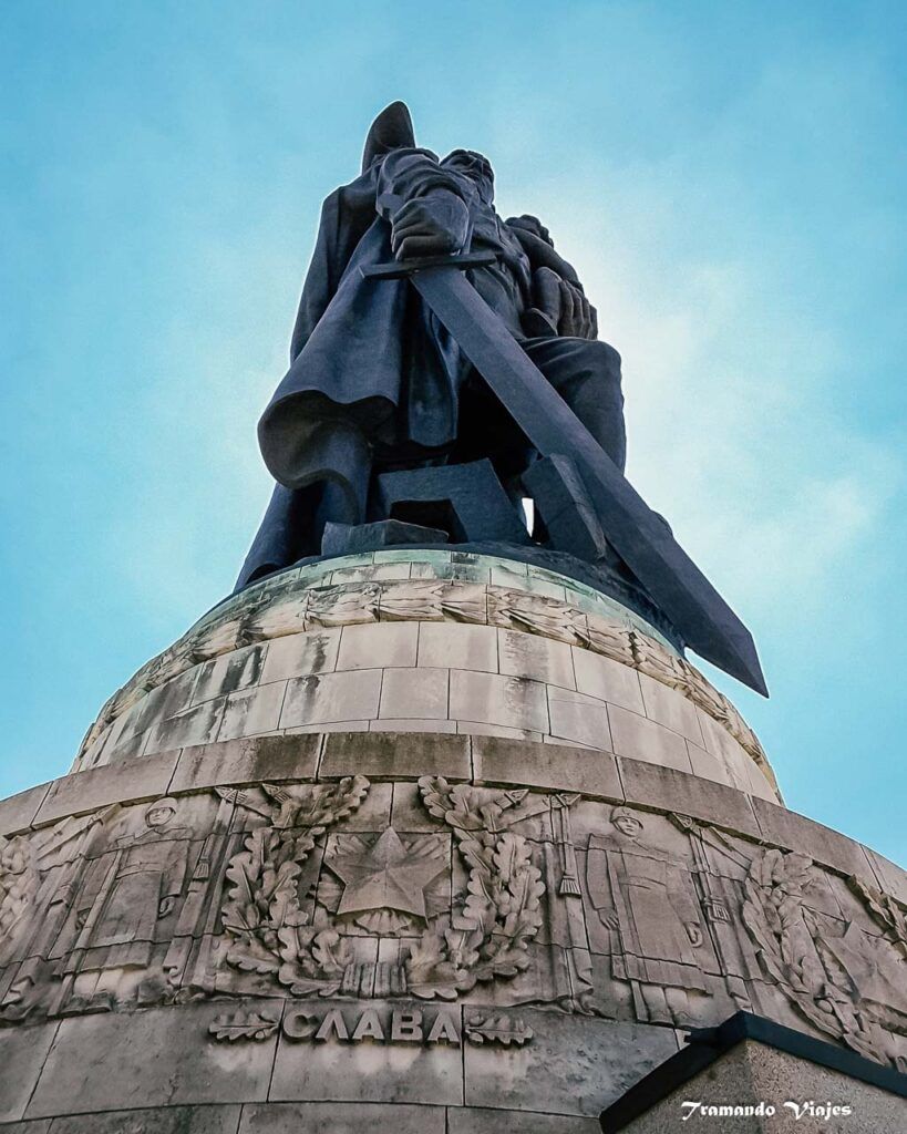 Estatua del Soldado Libertador en Treptower Park, Berlín