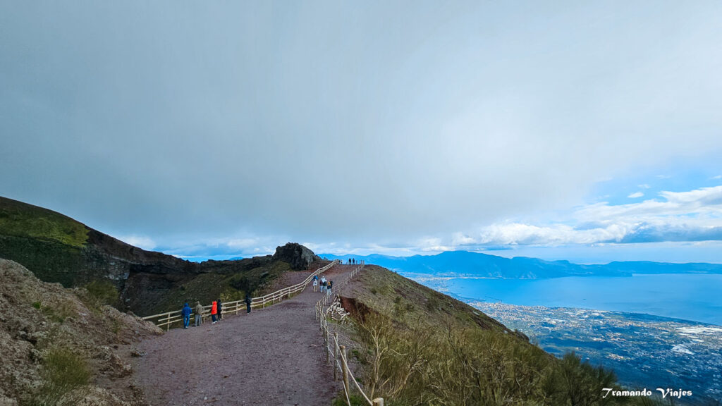 Visita y ascenso al cráter del Vesubio