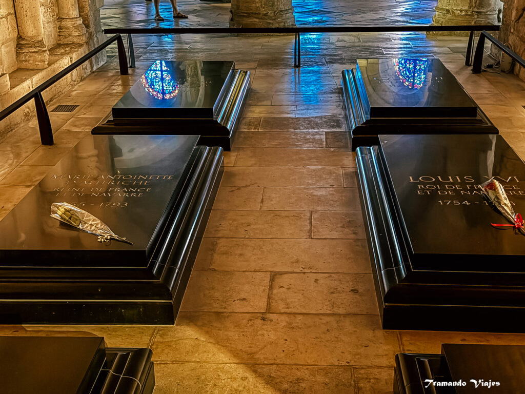 basilica de Saint-Denis: Tumbas de Luis XVI y María Antonieta
