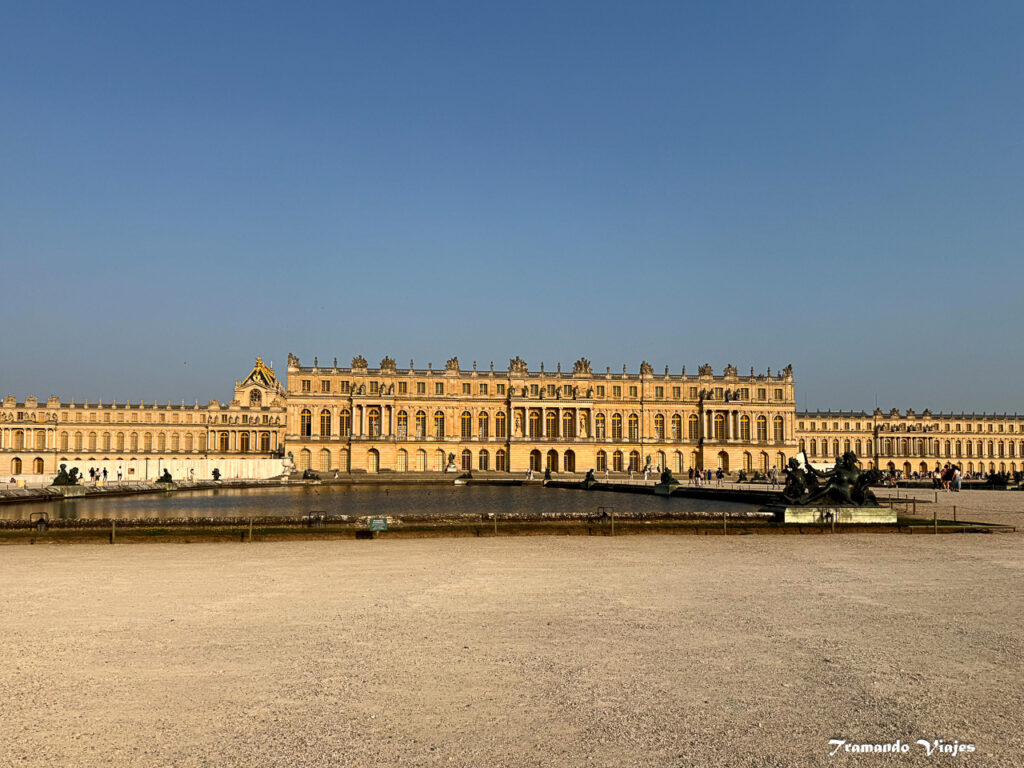 Palacio de Versailles visto desde los jardines