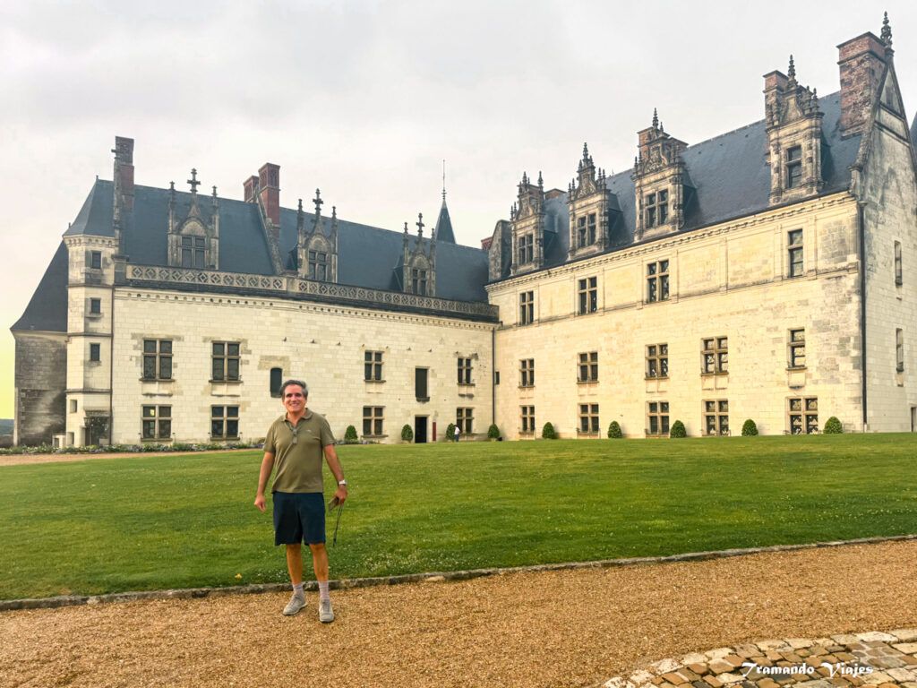 Castillo Real de Amboise sobre el río Loira en Francia