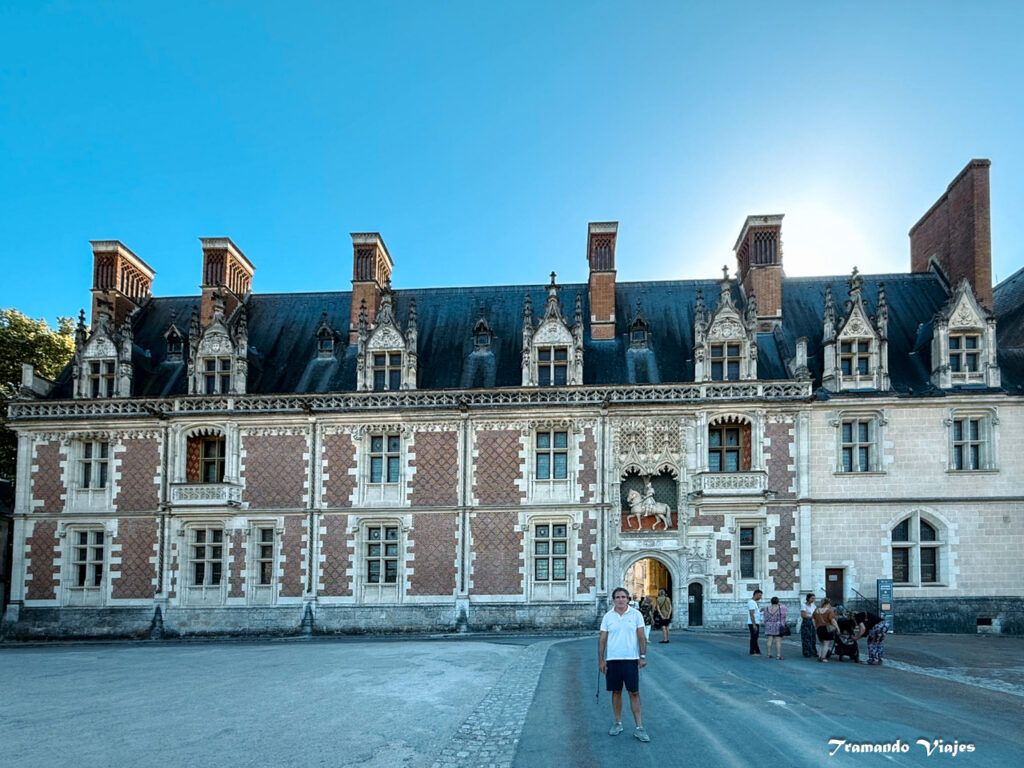Fachada del Castillo Real de Blois en el Valle del Loira