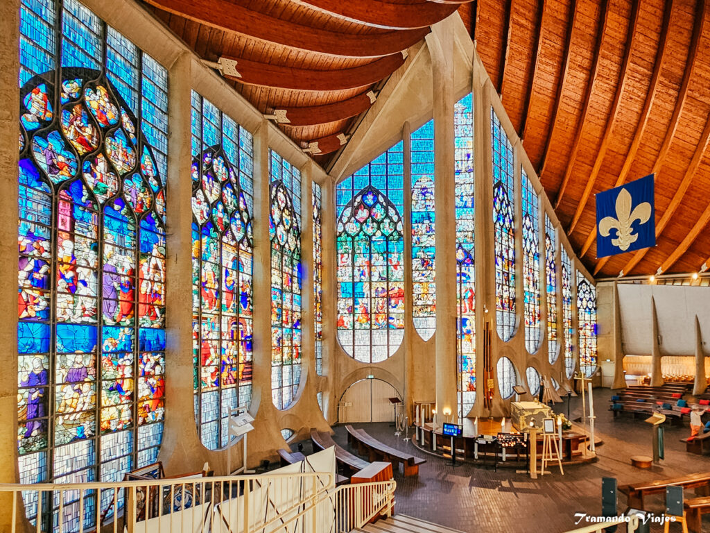 Vitrales de la iglesia Sainte-Jeanne-d’Arc de Rouen