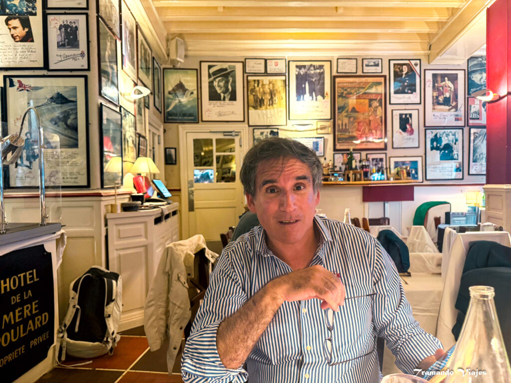 Restaurante La Mère Poulard, famoso por su histórica tortilla en el Mont-Saint-Michel