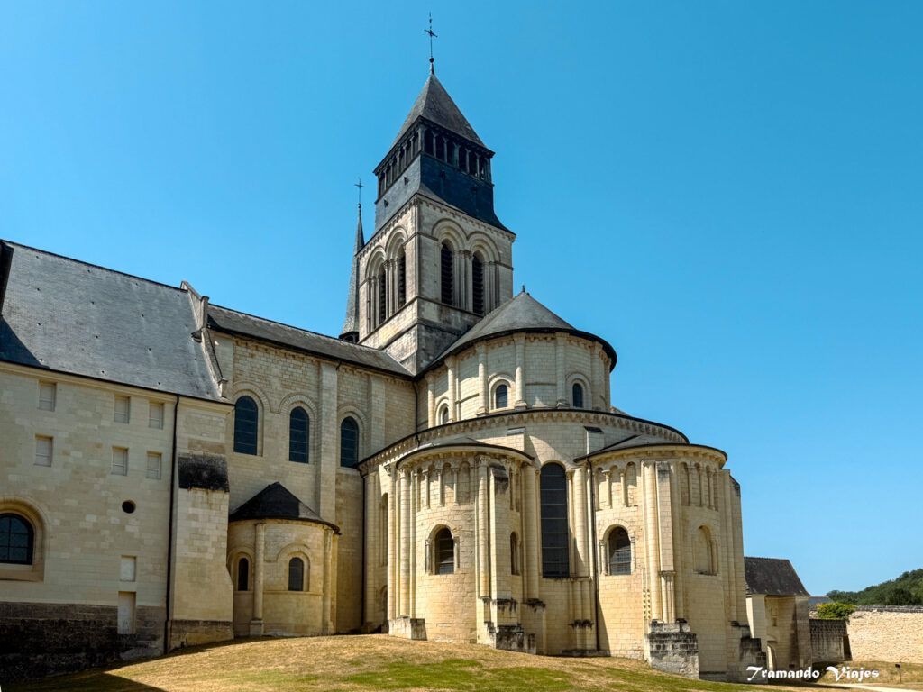 Iglesia abacial de Fontevraud, necrópolis de los Plantagenet en Francia
