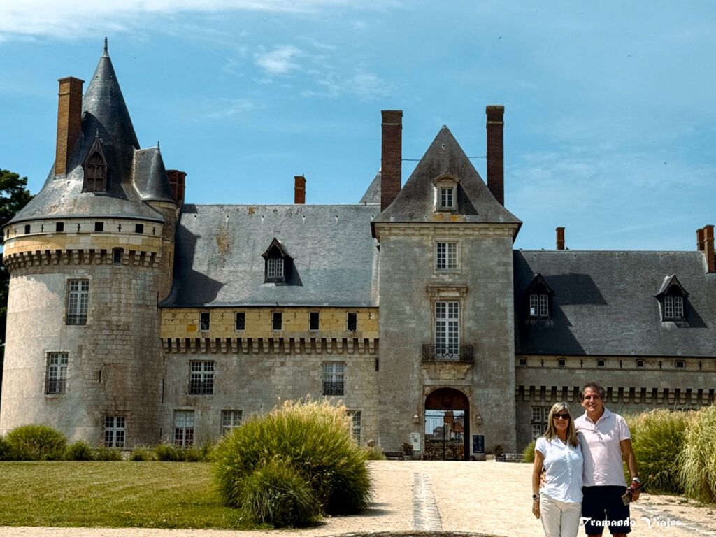 Castillo de Sully-sur-Loire y sus torres medievales durante nuestra ruta por el Loira