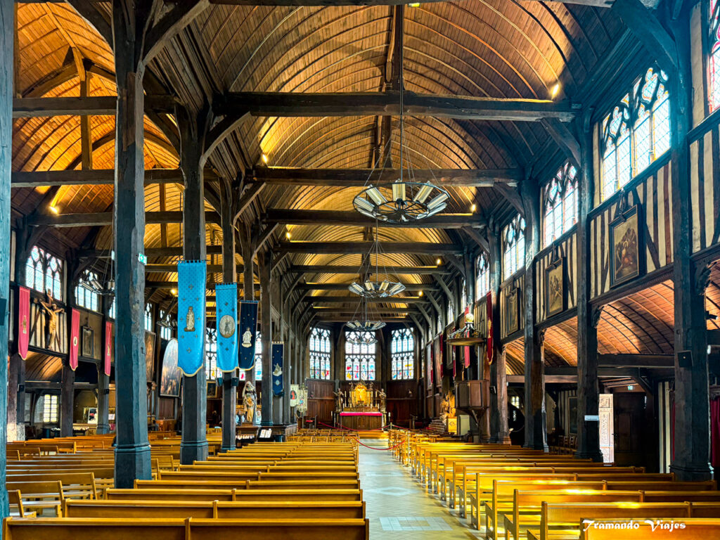 Interior de la iglesia Sainte-Catherine de Honfleur