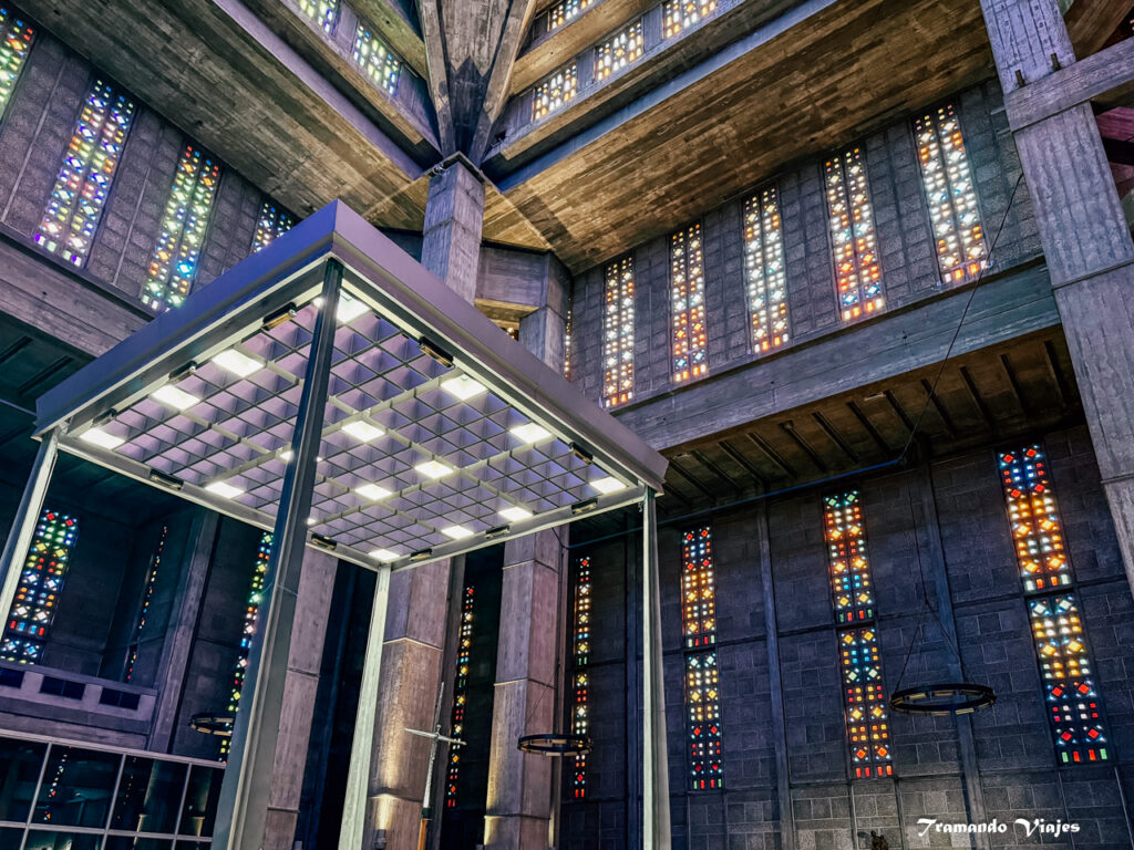 Interior y vitrales de Saint-Joseph de Le Havre