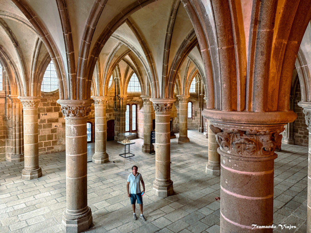 Interior de la abadía medieval de Mont Saint Michel