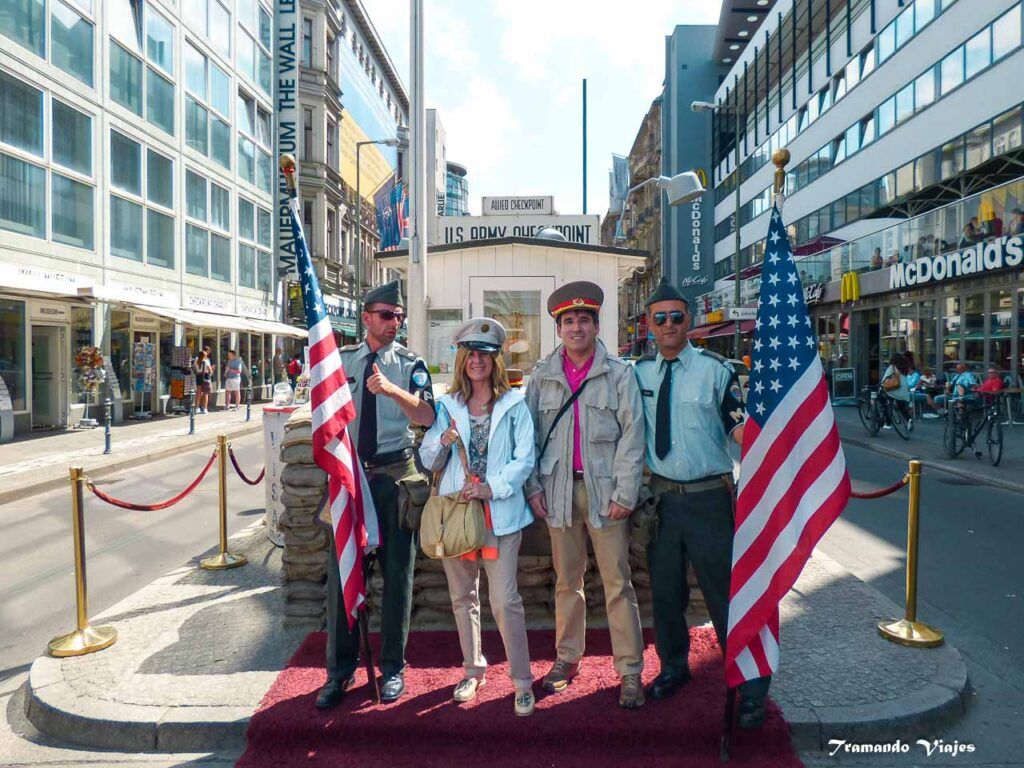 Checkpoint Charlie, antiguo paso fronterizo de Berlín