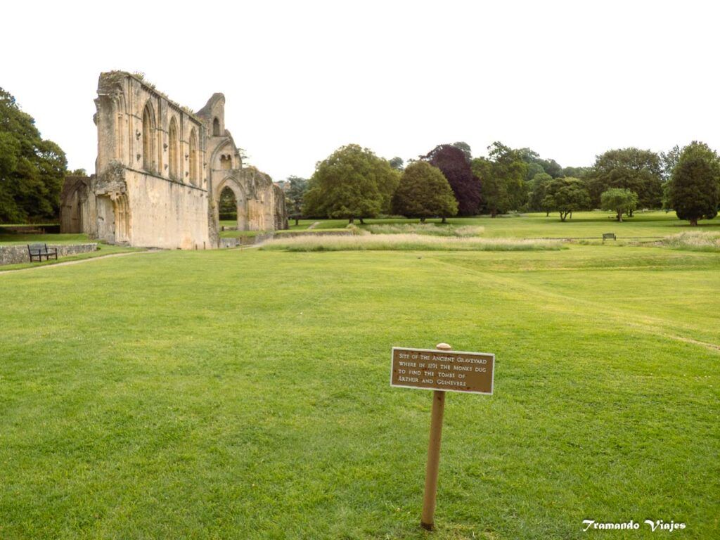 Lugar tradicional de la tumba del rey Arturo en Glastonbury