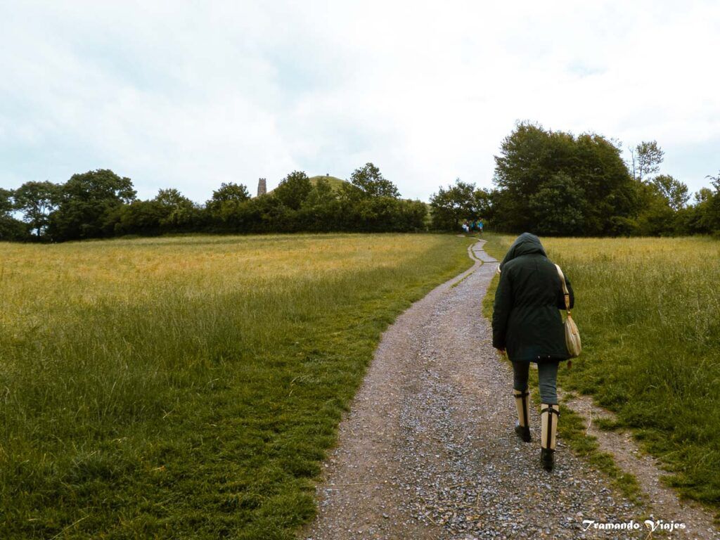 Camino de subida a Glastonbury Tor